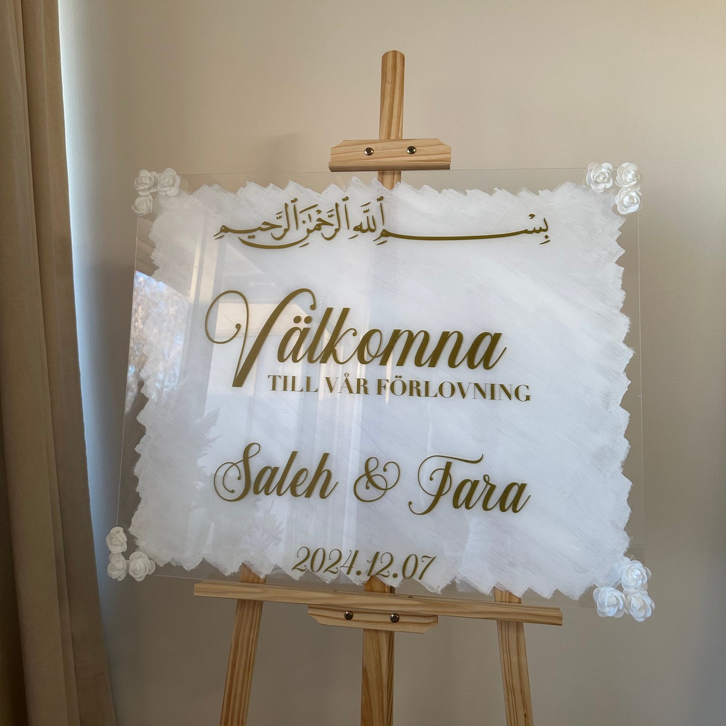 Skylt - "Välkomna till vår förlovning"